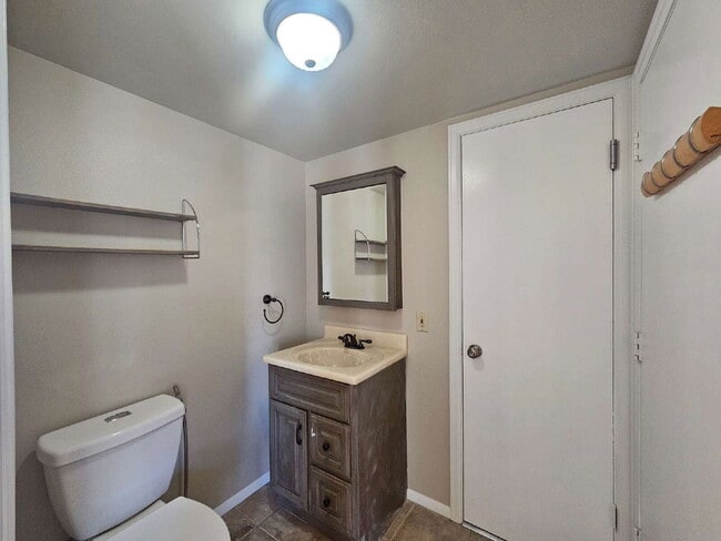 Building Photo - 150 N Carlton St