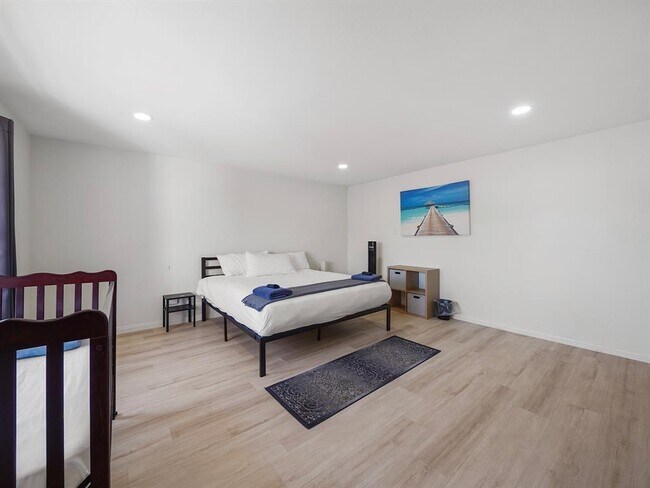 Building Photo - 8007 Beluche Dr