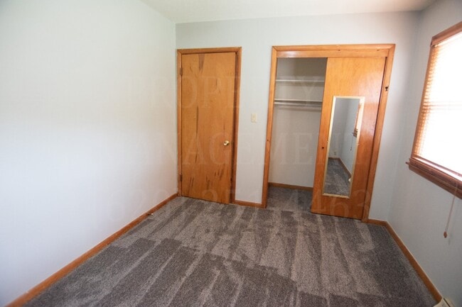 Building Photo - 4 Bedroom 2 Bath