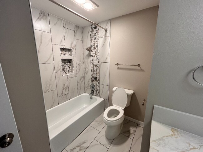 Building Photo - 6060 SW 170th Ave