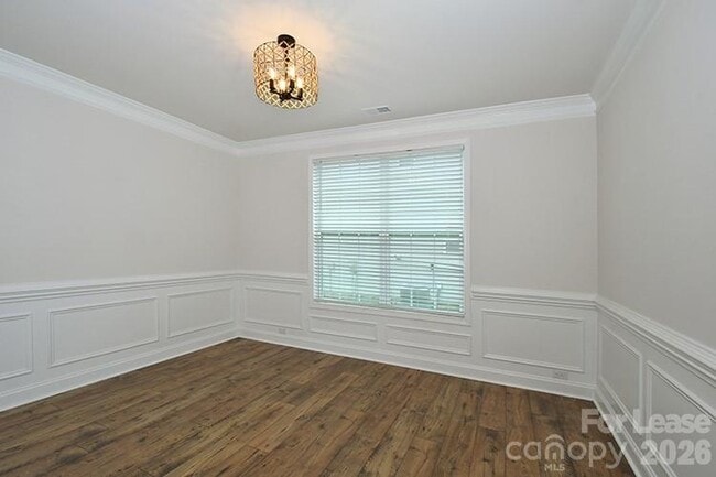 Building Photo - 6153 Sylvan Dr