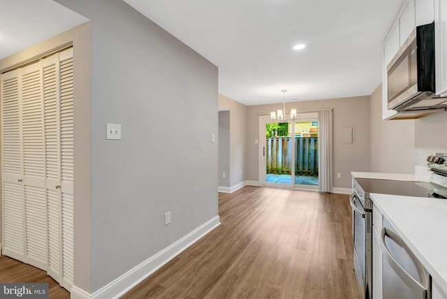 Building Photo - 10676 Myrtle Oak Ct