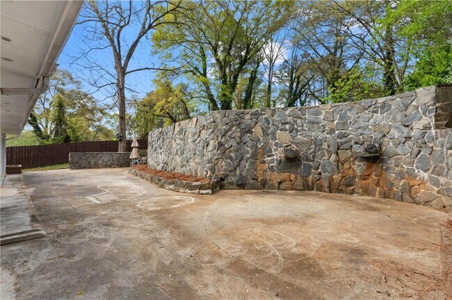 Building Photo - 2634 Birch St