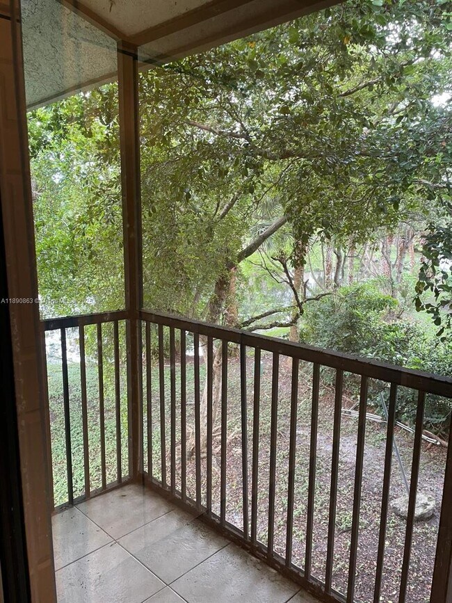 Building Photo - 3036 Coral Ridge Dr