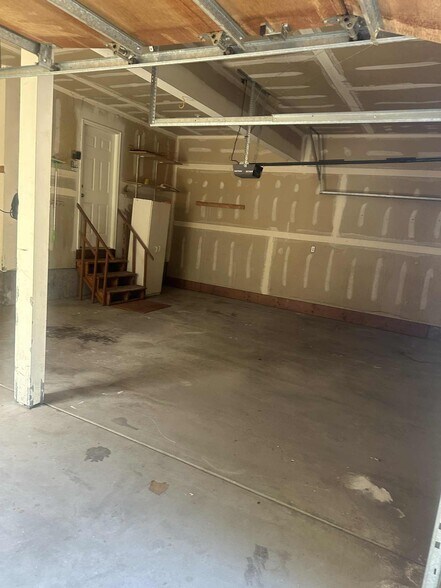 3-car garage - 9228 S Stone Point Pl