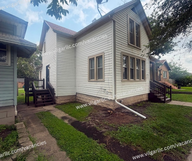 Building Photo - 4611 Pine Ave