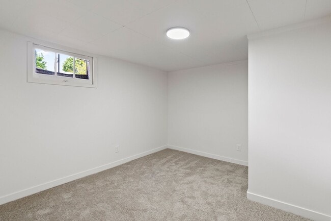 Building Photo - 2521 W Sanson Ave