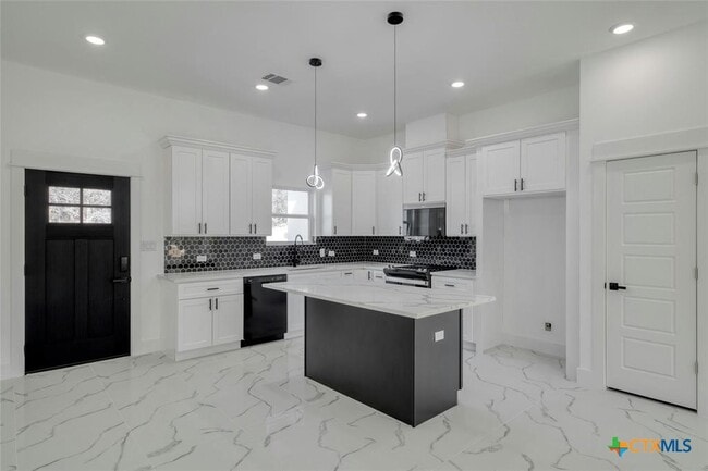 Building Photo - 121 Diamond Head Dr
