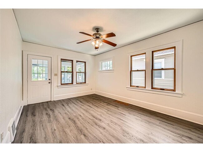 Building Photo - 1083 Western Ave N