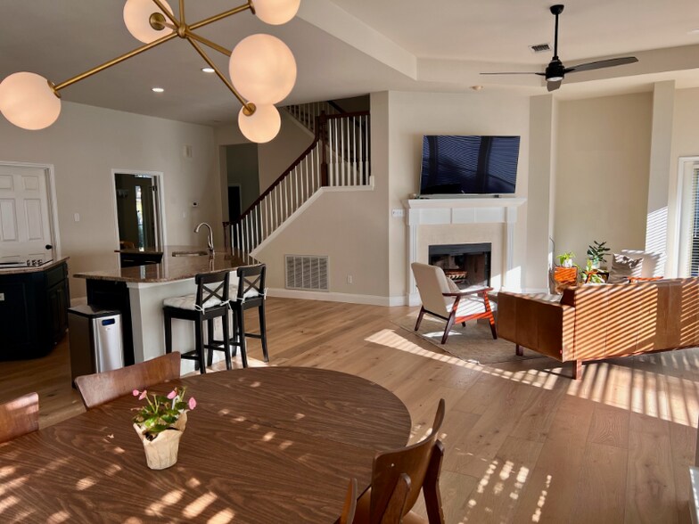 Building Photo - 1631 Thrush Ct Cir