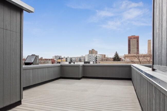 Building Photo - 2265 Glenarm Pl