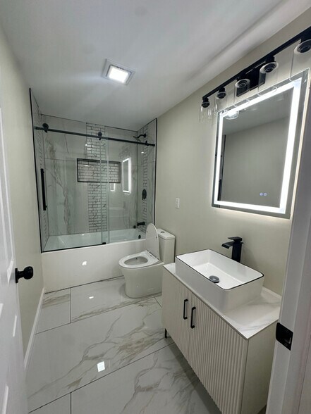 Building Photo - 1910 43rd St