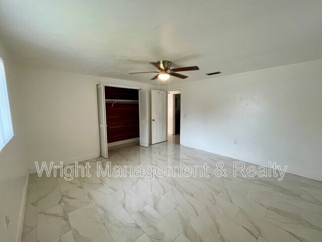 Building Photo - 5121 Dove Dr