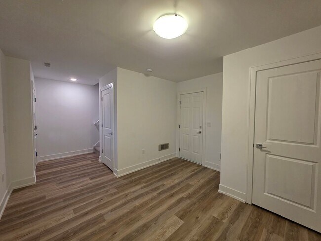Building Photo - 3610 Trumbull