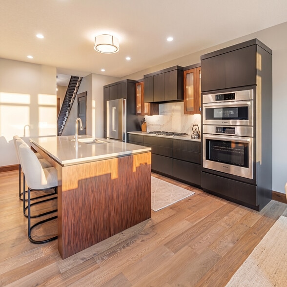 Kitchen - 135 Harbor Pt