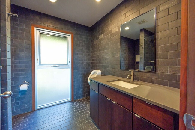 Building Photo - 11988 Cabana Shores Dr