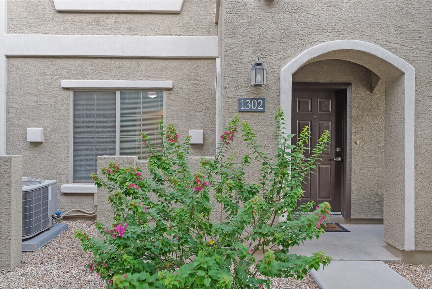 Building Photo - 2150 W Alameda Rd