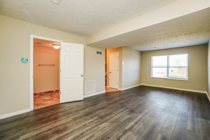 Building Photo - 1365 Randan Dr
