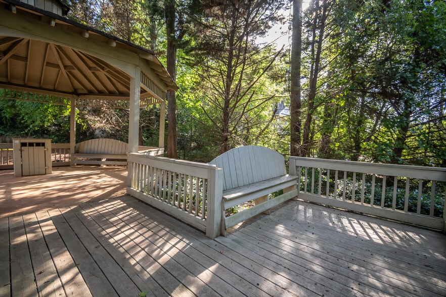 Building Photo - 270 Strickland Ave