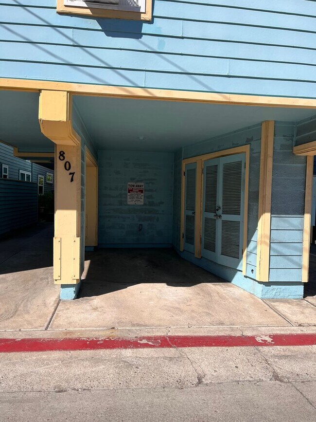 Building Photo - Mission Beach, 2 bedroom, 2 bathroom, with New Carpet, Parking, Laundry, Patio (807 Nantasket Ct....