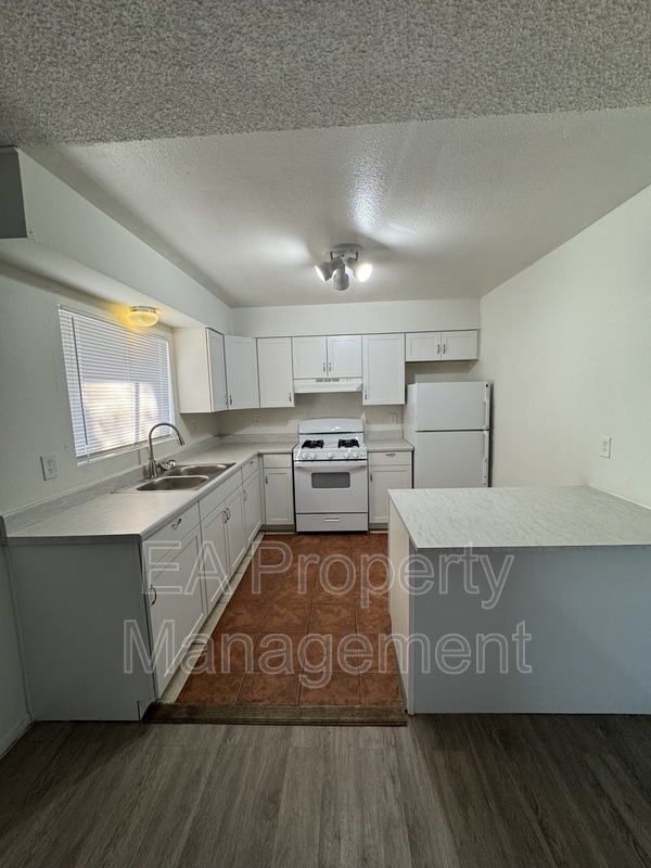 Building Photo - 1212 Chelwood Park Blvd NE