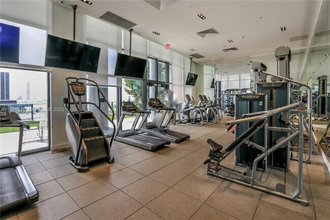 Building Photo - 1600 NE 1st Ave