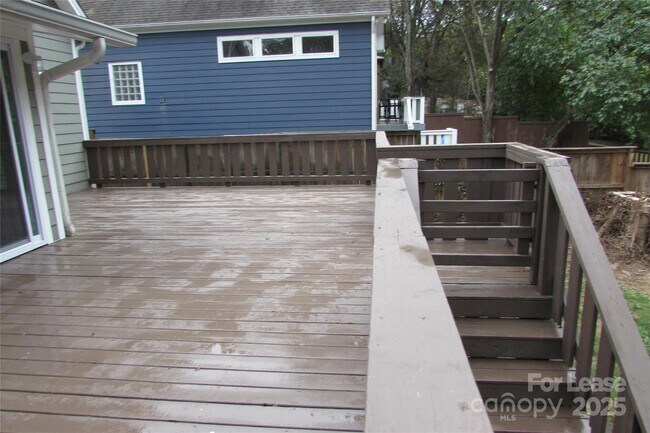 Building Photo - 730 Herrin Ave