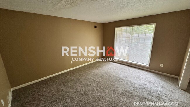 Building Photo - 5249 Kimbark Woods Dr