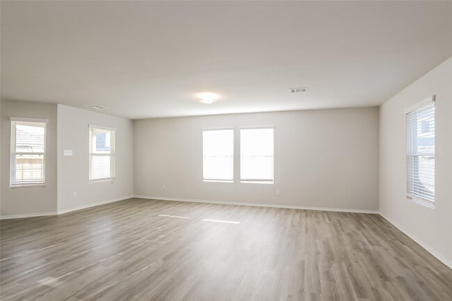Building Photo - 3119 Primrose Dr