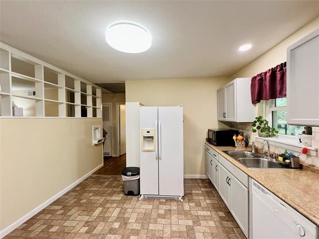 Building Photo - 310 W 15th St