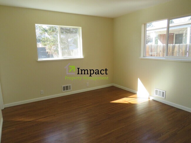 Building Photo - 5564 E Utah Pl