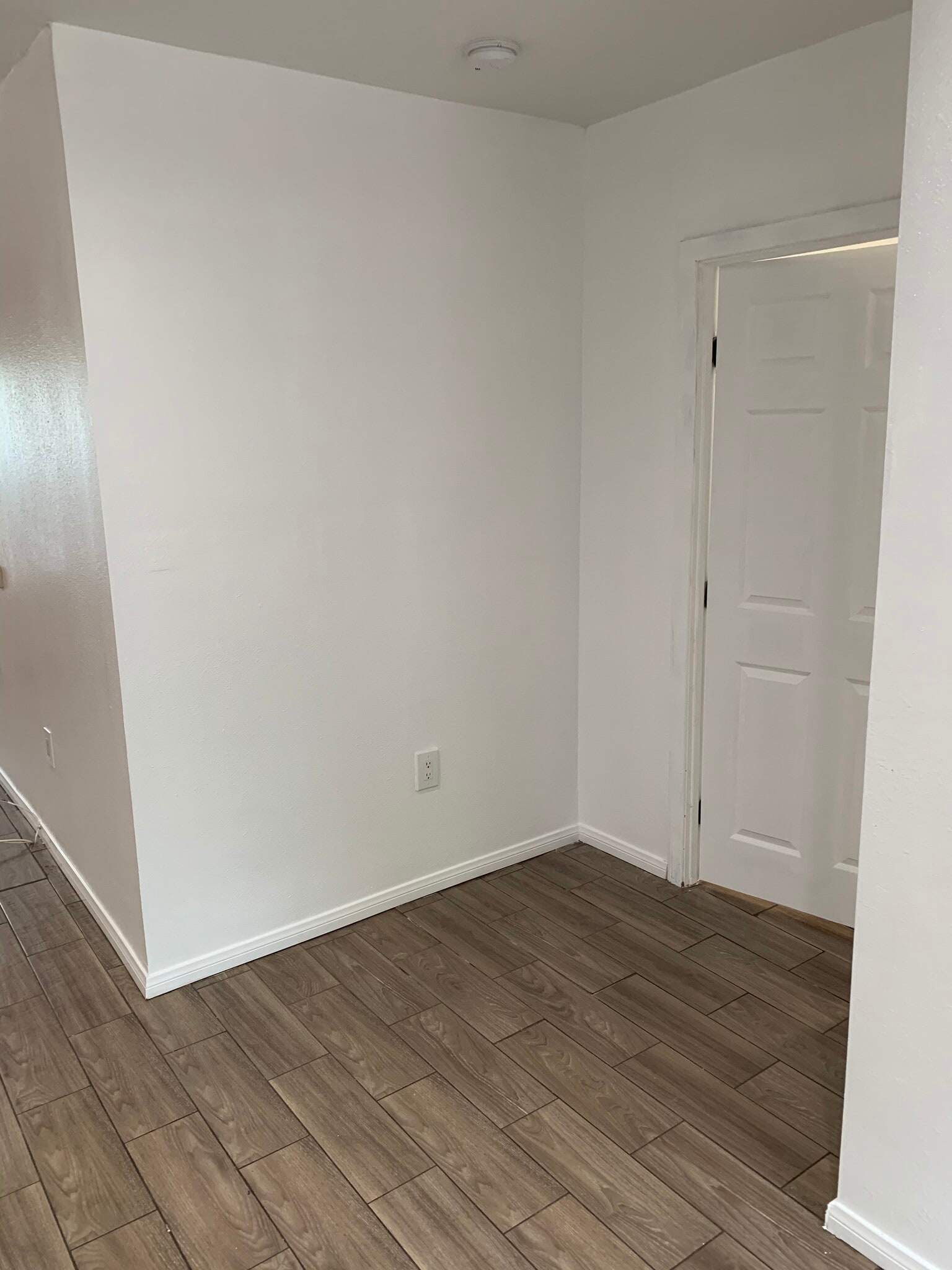 Corner space (Perfect for a desk, bookshelf, additional cabinet) - 526 Brooks Ave