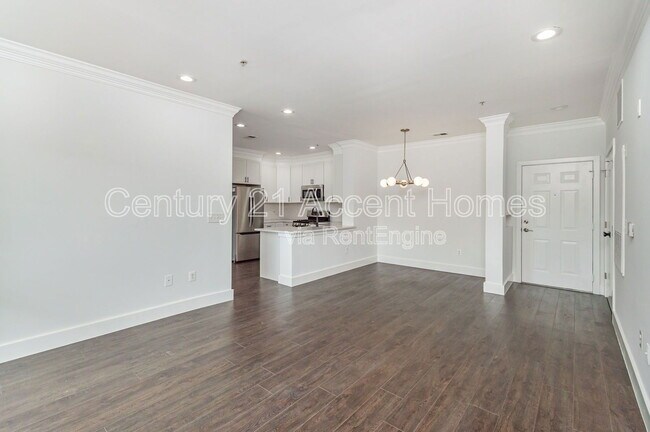 Building Photo - 4860 Eisenhower Ave