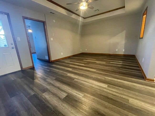 Building Photo - Updated 3 Bedroom, 2 bath duplex in Seaman School Distict