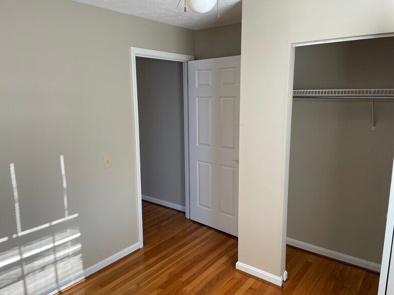 Building Photo - 2913 Abigail Dr