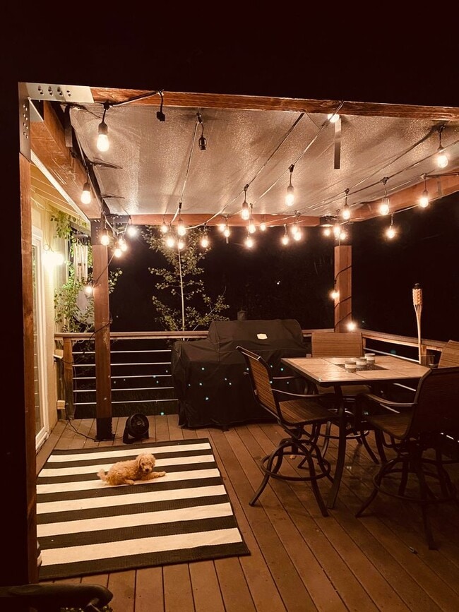 Building Photo - 2 bedroom 2 bath cabin close to hiking and biking trails