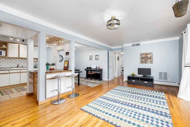 Building Photo - 1209 Island Dr