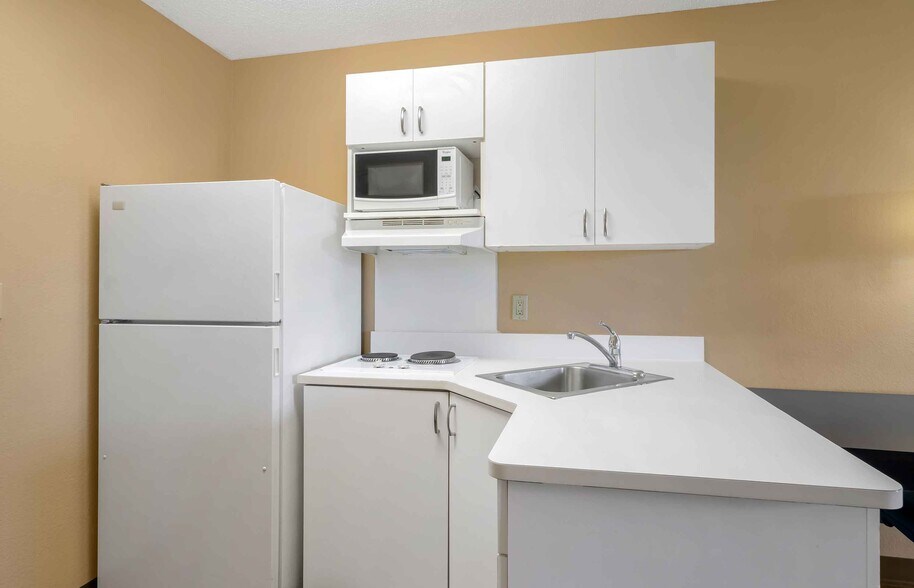 Building Photo - Furnished Studio-St. Petersburg - Clearwat...