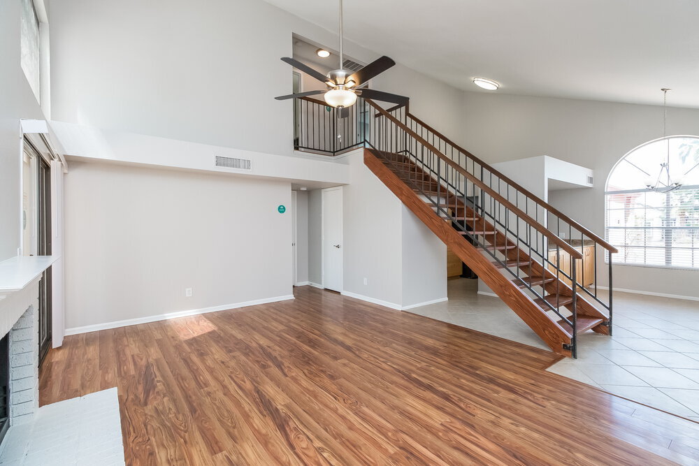 Building Photo - 841 E Manor Dr