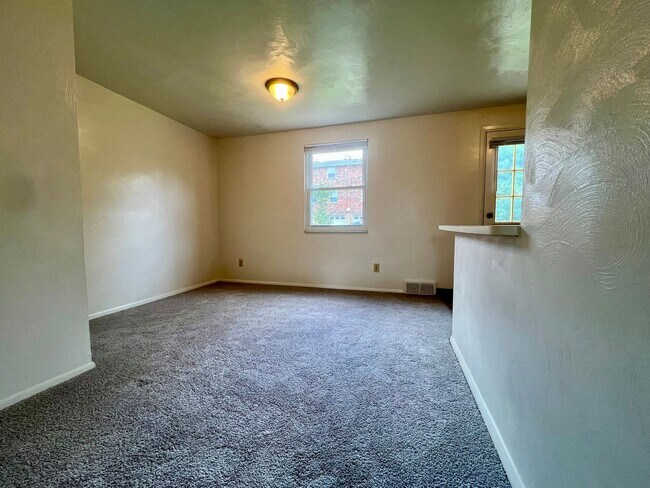 Building Photo - Fantastic Two Bedroom Townhouse in Penn Hills with Garage & Patio! Call Today!