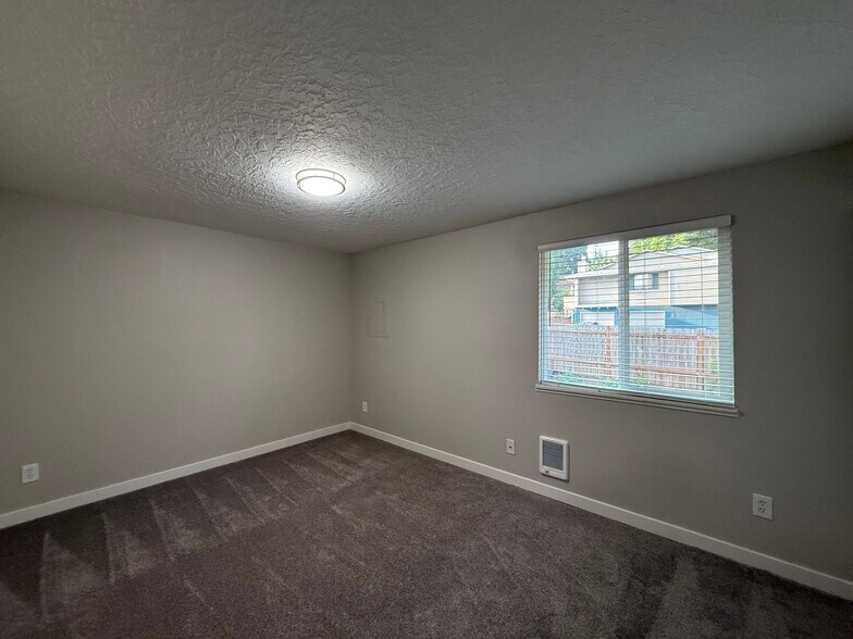 Building Photo - 5115 SW 62nd Ave
