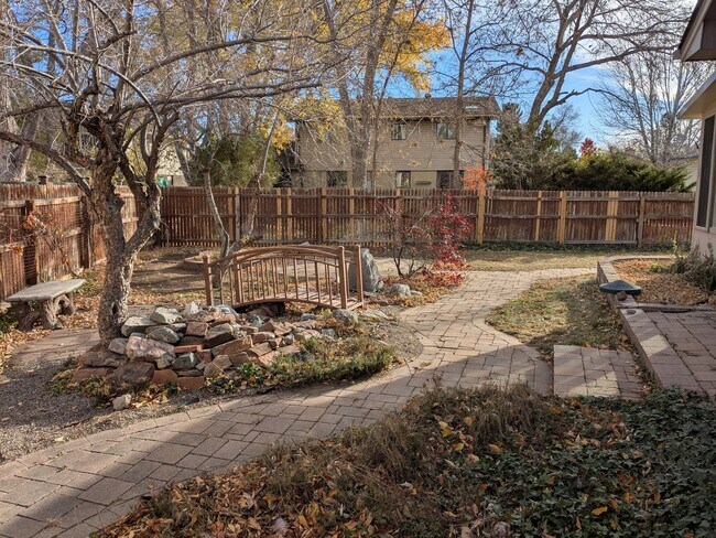 Building Photo - 582 S Everett Ct