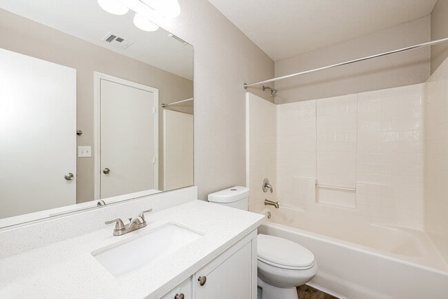 Building Photo - 724 Beechwheat Way