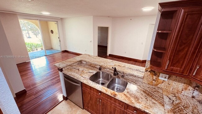 Building Photo - 2516 Centergate Dr