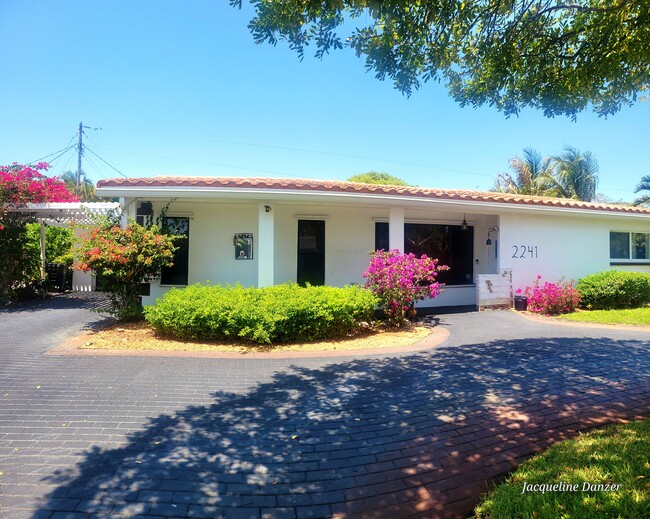 Building Photo - 2241 NE 38th St