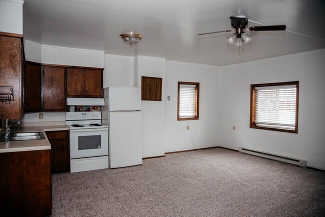 Building Photo - 45 E Willow St