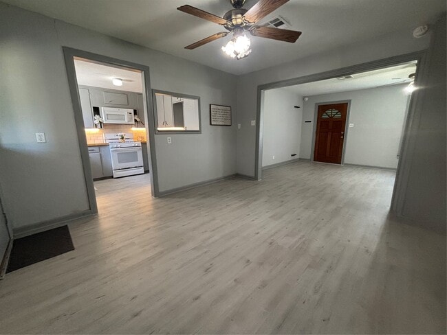 Building Photo - 301 19th Ave N