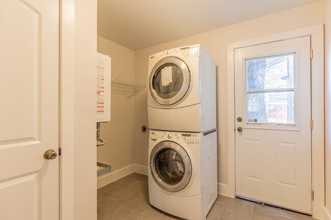 Building Photo - 209 Carolina St