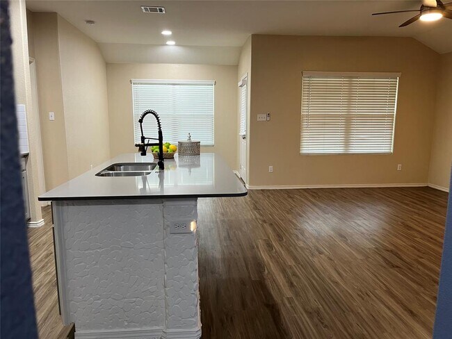 Building Photo - 104 Granville Ct