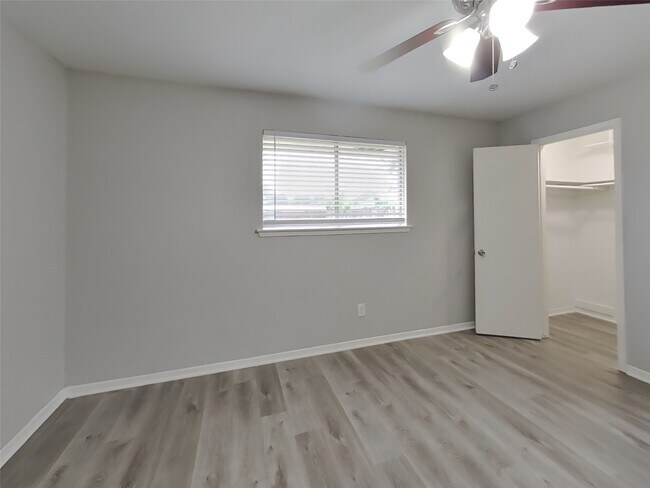 Building Photo - 9007 Gauguin Dr